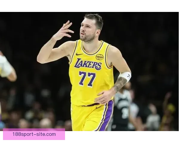 海斯20分钟8中8狂砍26分赛后直言东契奇别再领罚牌